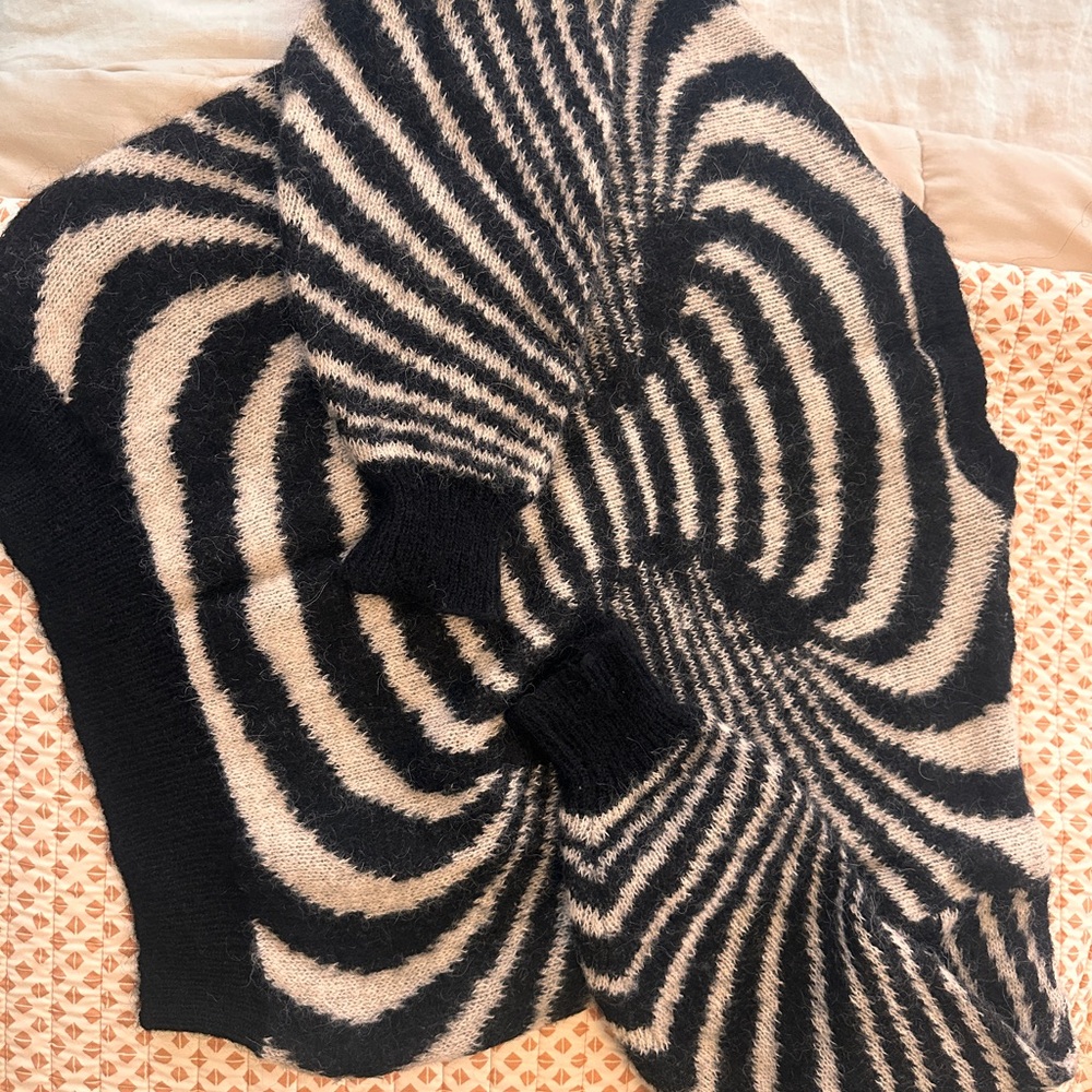 Paloma Wool Matrix Sweater // Monochrome Optical Illusion Sweater - Picture 7 of 7